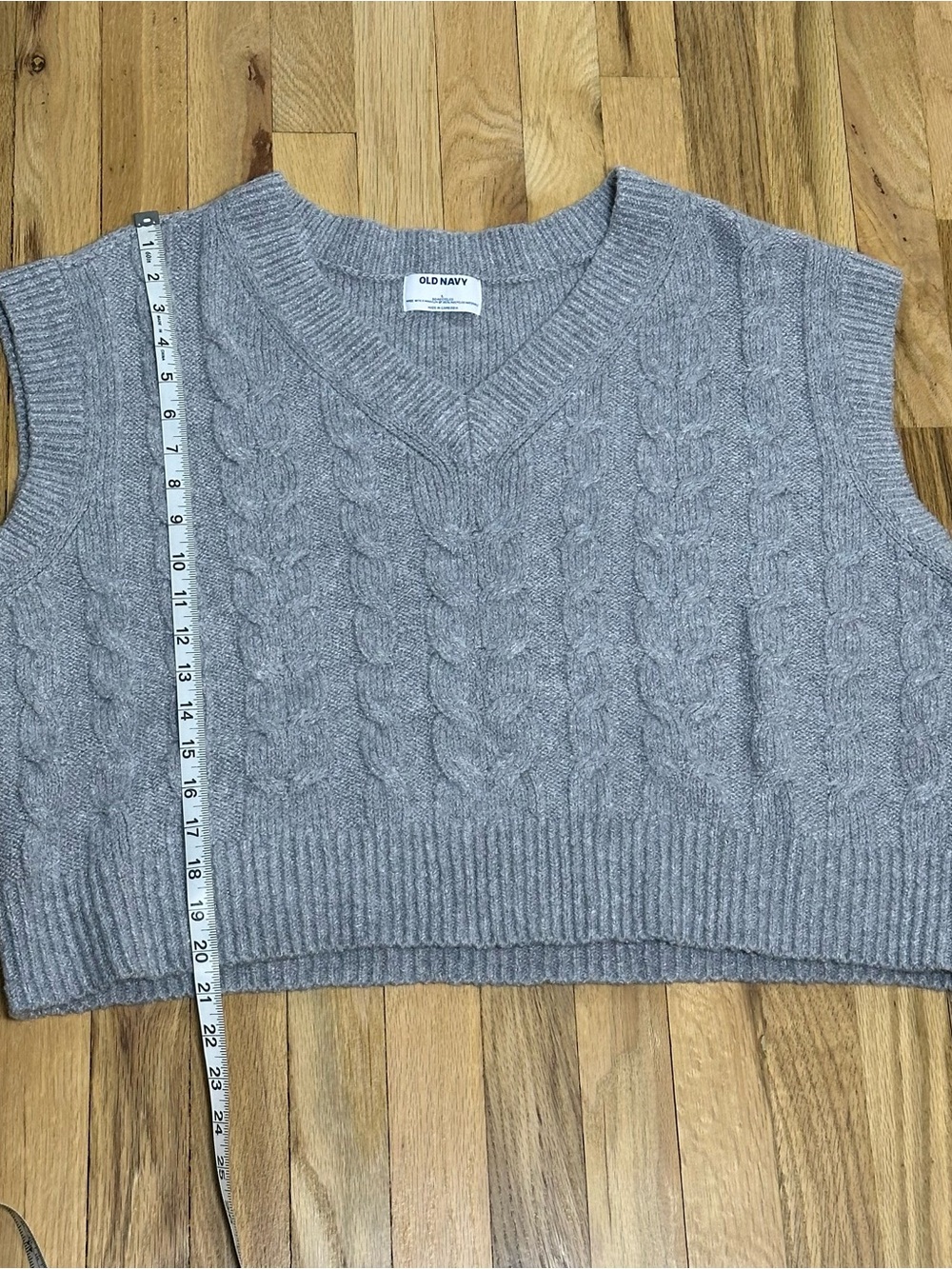 Old Navy Women's Gray Cable Knit V-Neck Sweater Vest